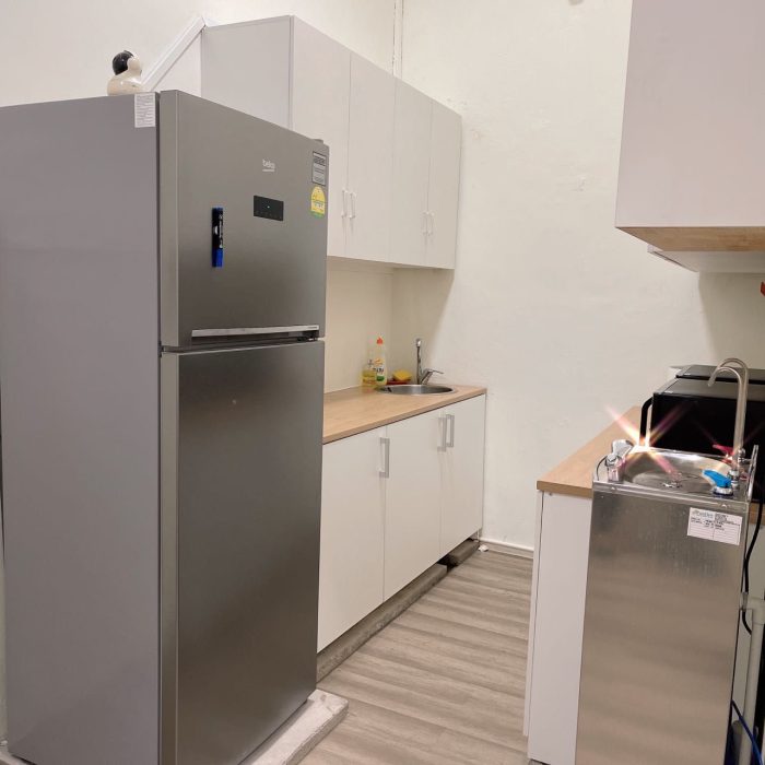 Kitchen(Only boiling water & Microwave)